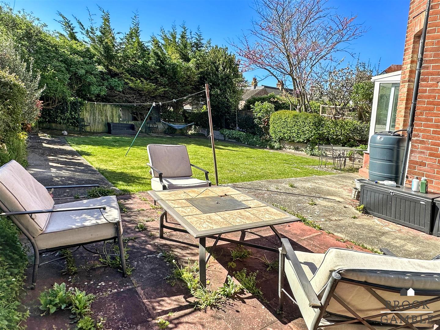 7 Bedroom House - Semi-Detached. Milton Road in Eastbourne, East Sussex 4